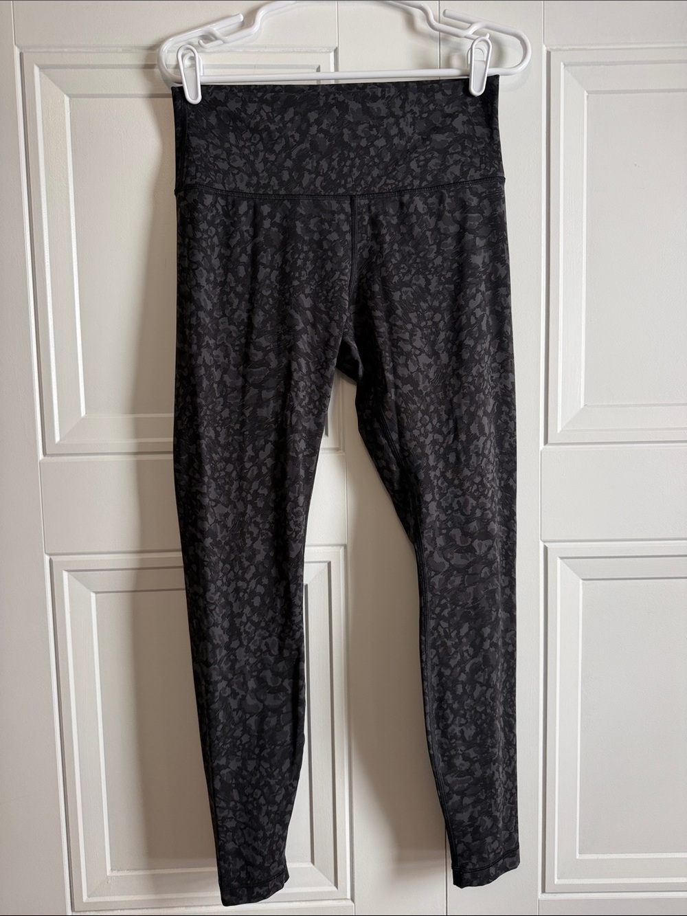 Lululemon Women’s Black Patterned Active Leggings
